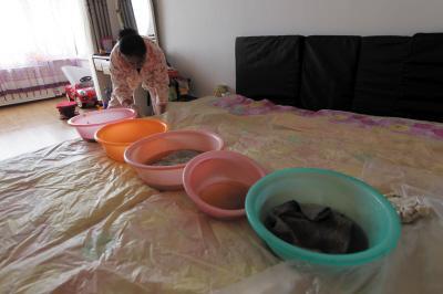 响水楼上漏水，住户失联，小区没物管，业主维权难！律师来支招……